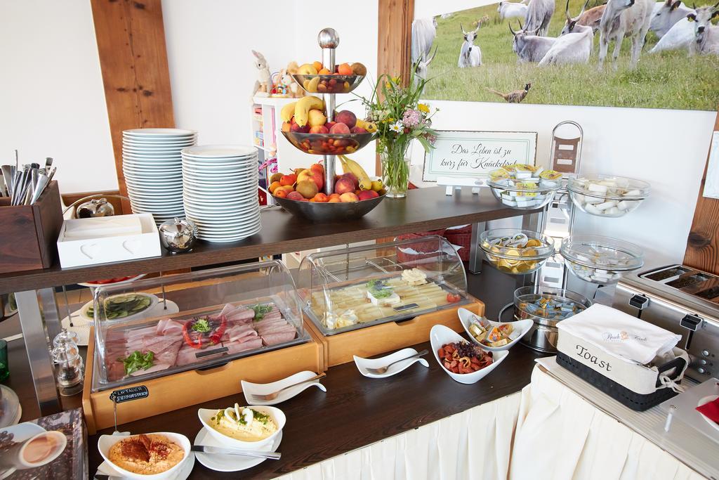 Hotel&Restaurant Seehof Podersdorf am See Buitenkant foto